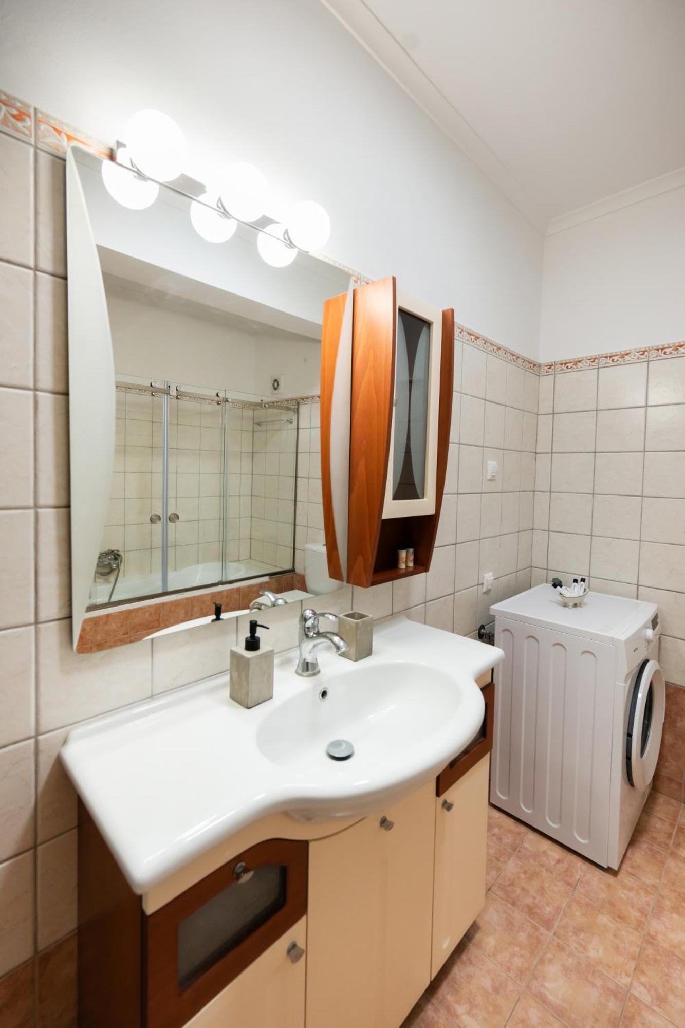 A L' Aise Apartment Apolpaina